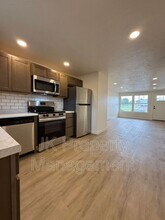 Building Photo - 2006 6th St NE