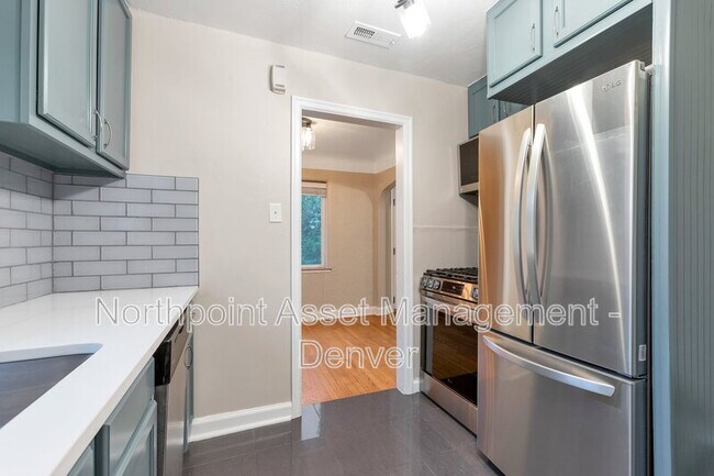 Building Photo - 2822 W 38th Ave