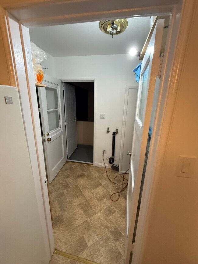 20180419_161435 - 846 N Sweetzer Ave