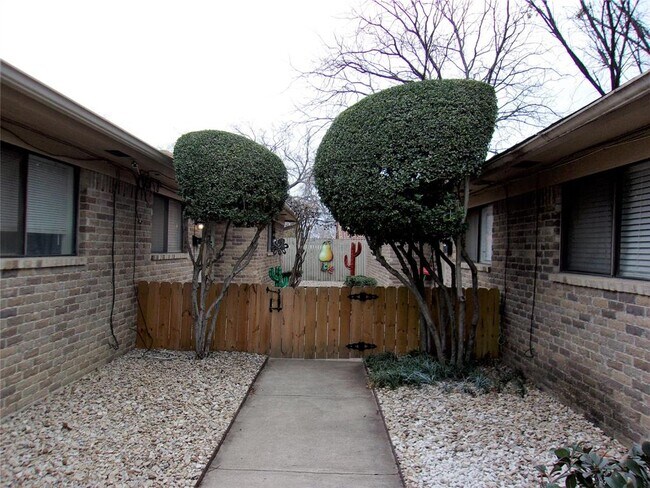 Building Photo - 106 Priddy Ln