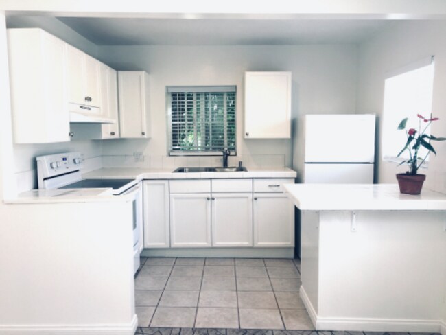 Foto del edificio - 3444 Colonial Ave