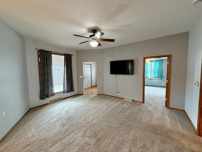 Building Photo - 407 N State St