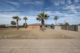 Building Photo - 2340 W Osborn Rd