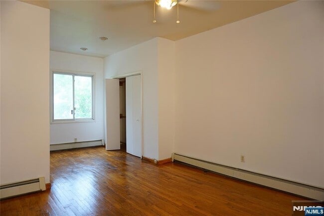 Foto del edificio - 247 Mt Prospect Ave