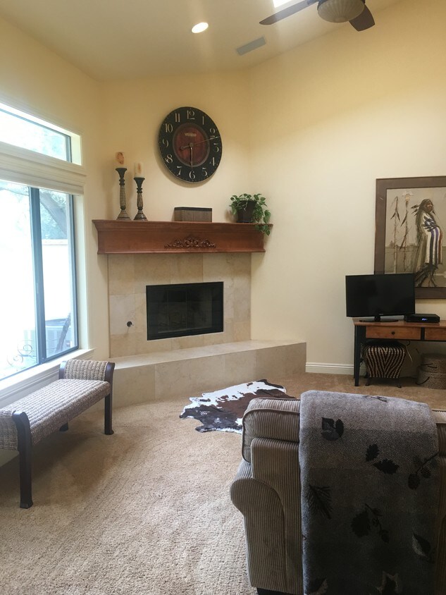 Primary Photo - 1718 Tecalote Dr