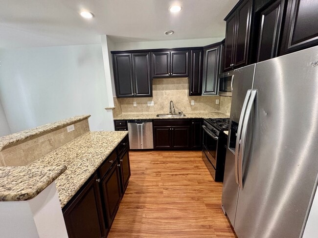 Building Photo - 3BR/2.5BA Townhouse in Steele Creek's Ston...