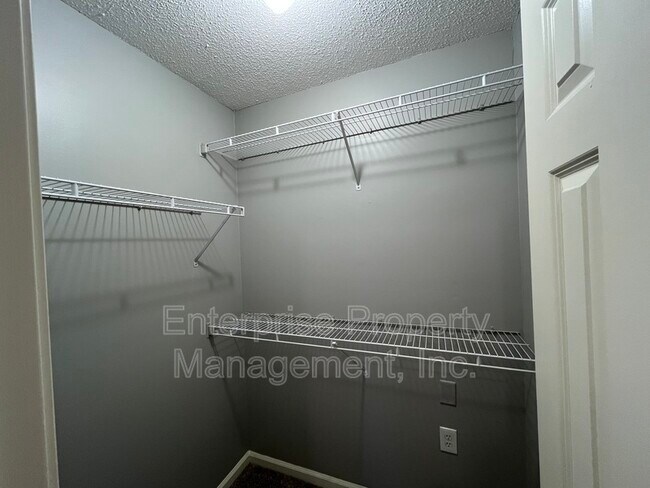 Building Photo - 1096 Sunstar Dr