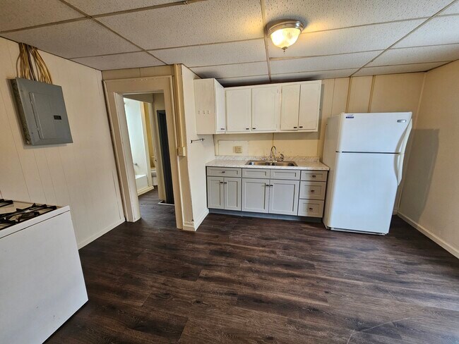 Foto del edificio - 628-630 Brandon St