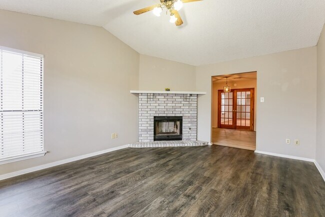 Foto del edificio - 511 Sanders Ln