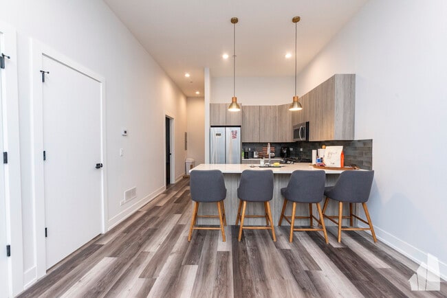 Building Photo - 2317 N Clark-310