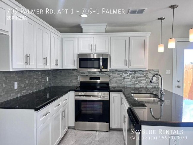 Foto del edificio - 709 Palmer Rd