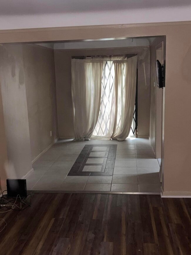 Building Photo - 18089 Schaefer Hwy