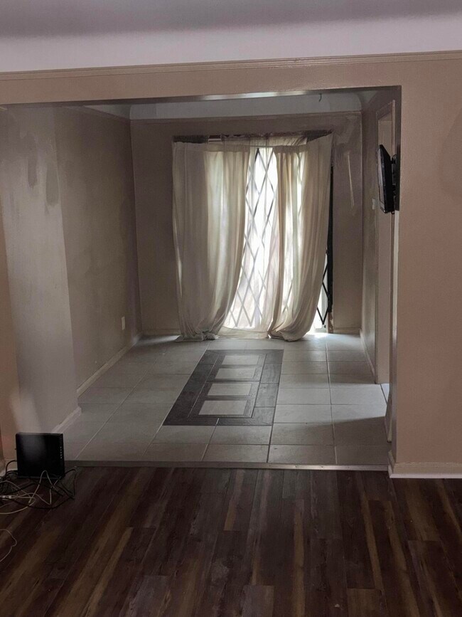 Foto del edificio - 18089 Schaefer Hwy