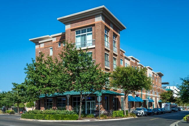 Building Photo - Feature Loaded 3 BR For Rent