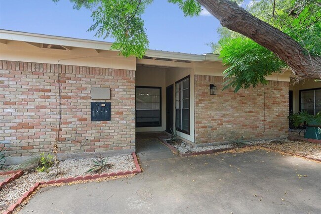 Foto del edificio - 3426 Willowrun Dr