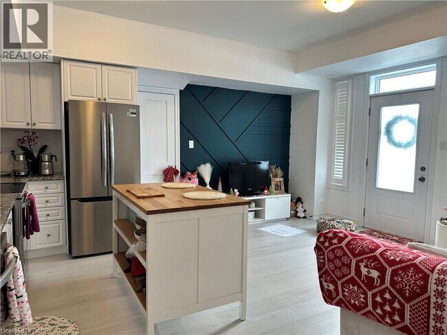 Building Photo - 212 Law Dr