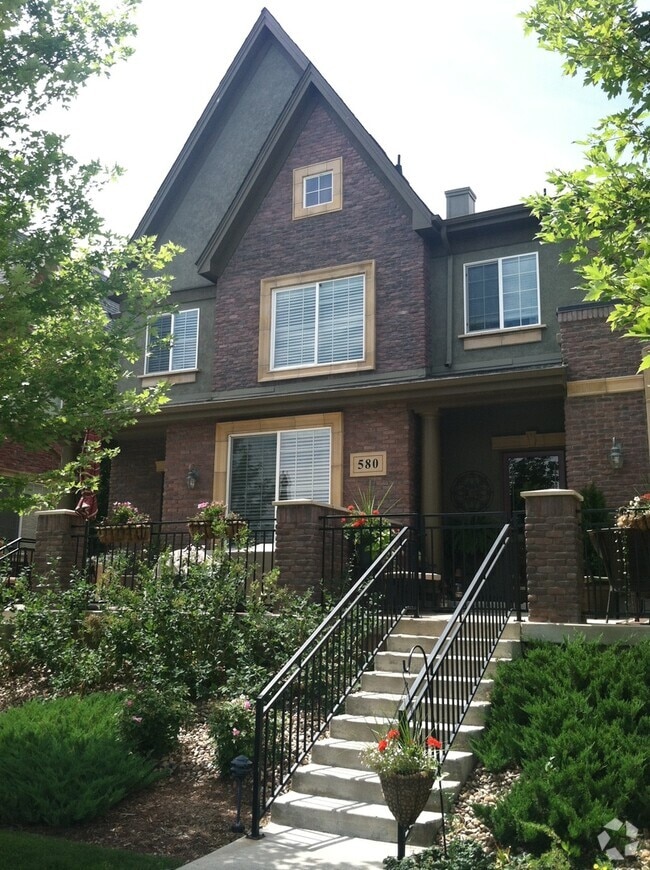 Building Photo - 580 Green Ash St
