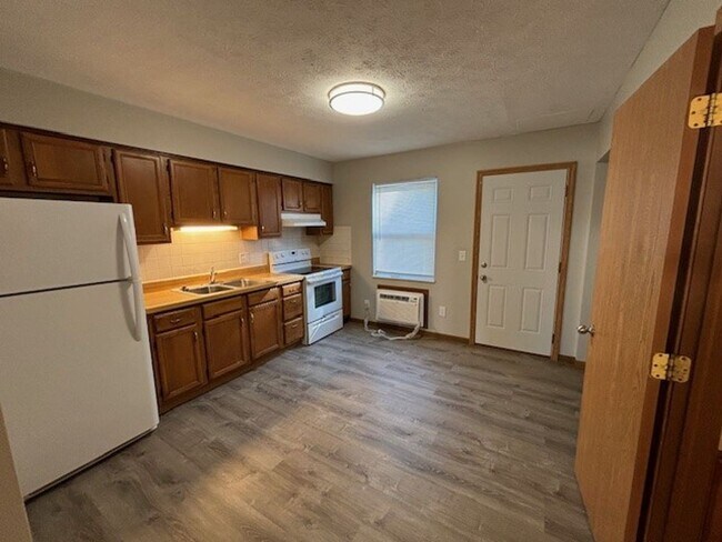 Foto del edificio - Spacious 2-Bedroom Living in a Quiet Community!