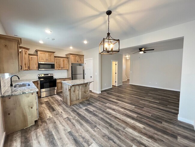 Foto del edificio - Available Now! Modern 3 Bedroom Townhome on the Westside of Idaho Falls!