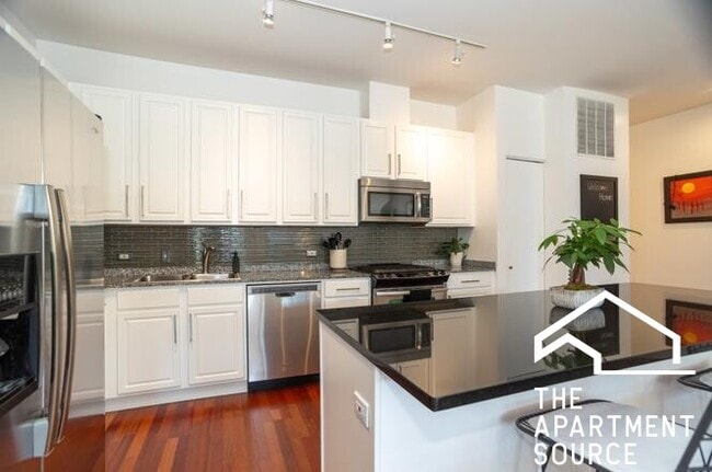 Foto del edificio - 330 N Clinton St
