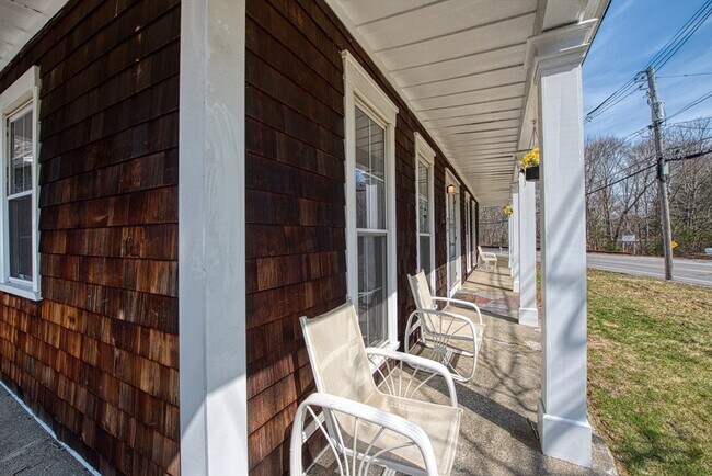 Foto del edificio - 970 N Main St