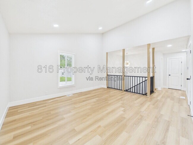 Foto del edificio - 9524 Manning Ave