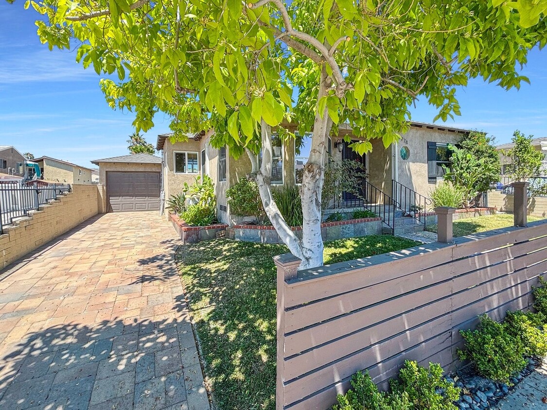 Primary Photo - Beautiful 3BD/3BA House in Talmadge w/ ADU...