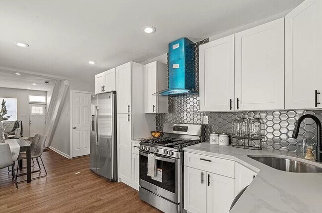 Building Photo - 2031 N Lambert St