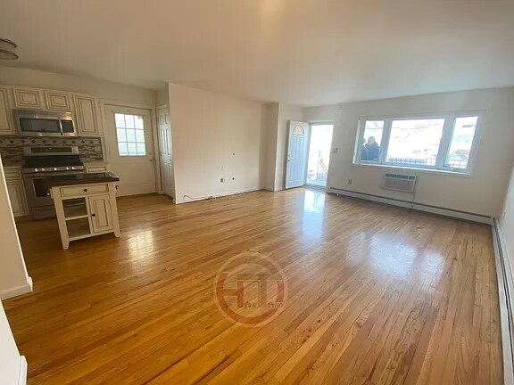 Foto del edificio - 3186 Baisley Ave