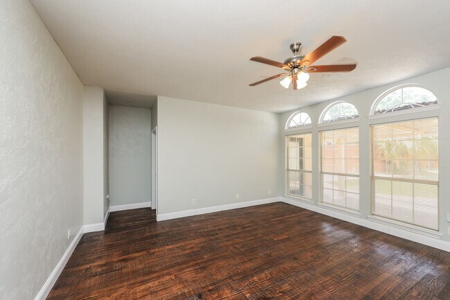 Building Photo - 5BR/2.5BA | Newly Renovated Single Family Home | Great Front and backyard | Private Pool!