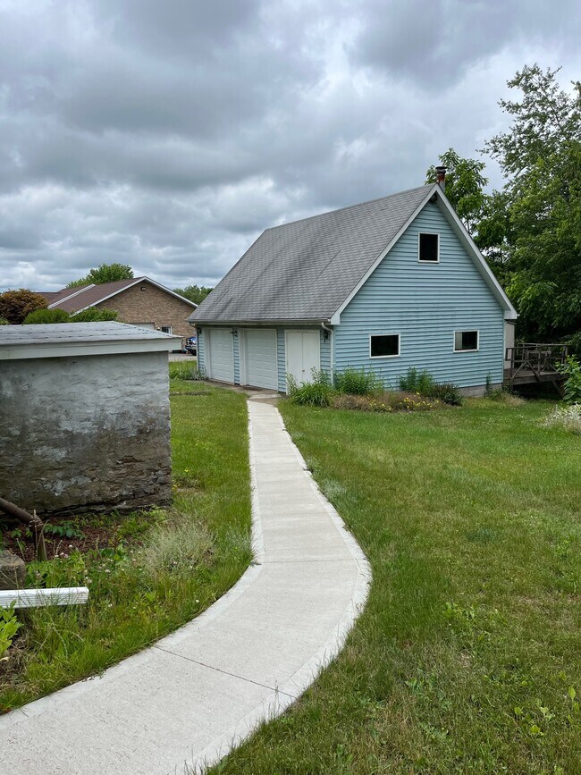 Garage - 5164 McCandless Rd