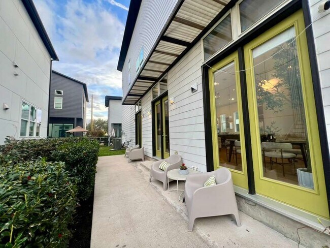 Building Photo - 9811 Mocking Bird Hill Ln