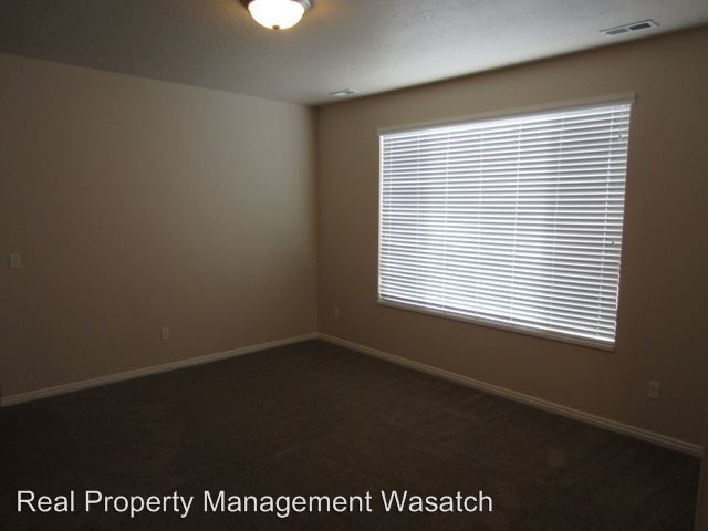 Building Photo - 1118 Kensington Dr