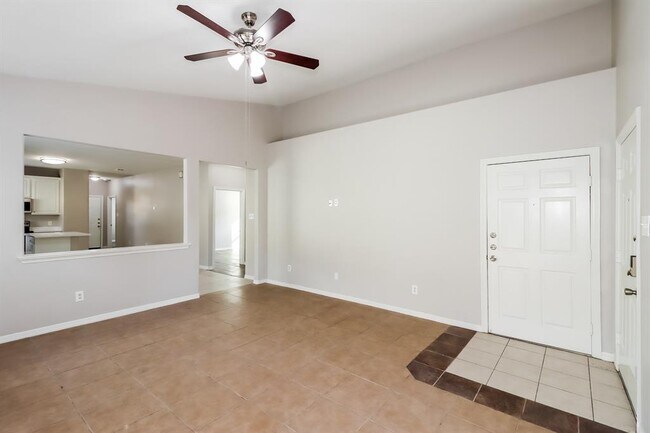 Foto del edificio - 10015 Checkerberry Park Ln