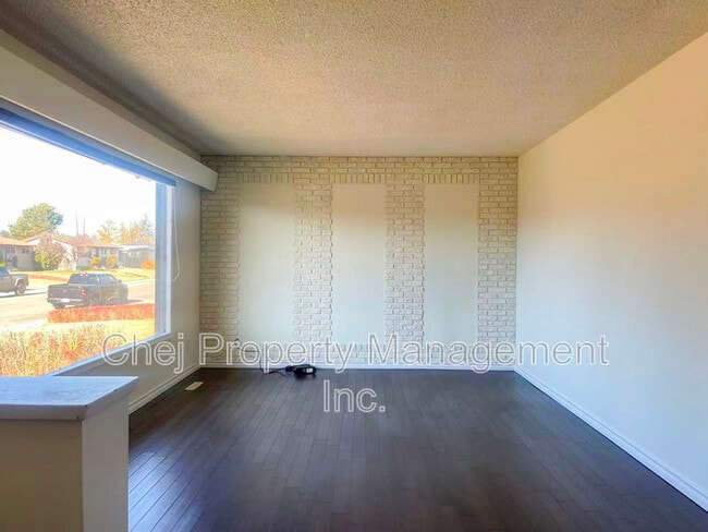 Building Photo - 13411-13461 61 St NW