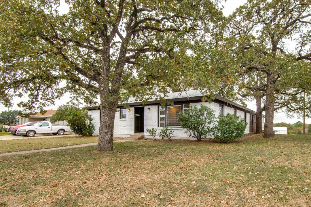 853 Brown Trl, Bedford, TX 76022 House for Rent in Bedford, TX