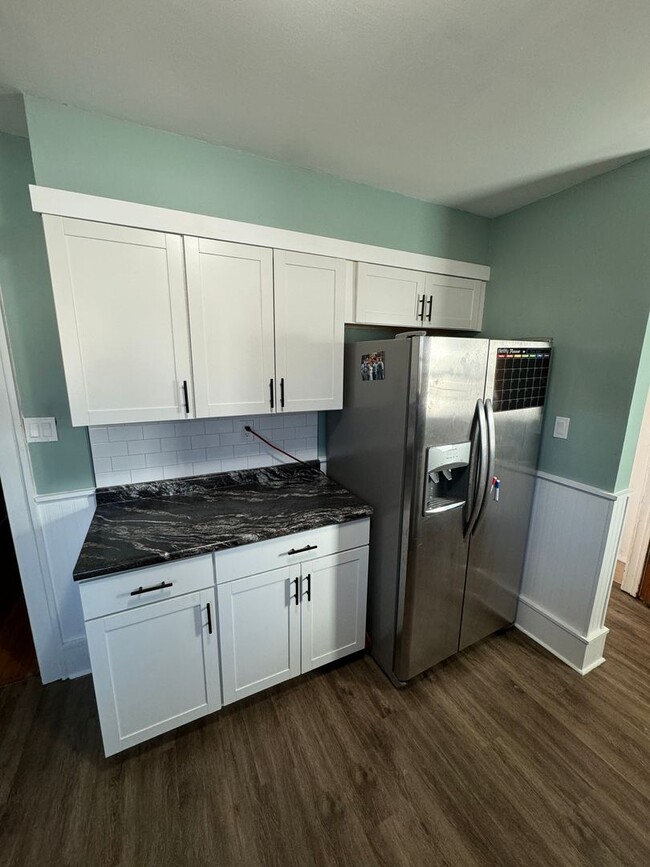 Building Photo - Updated 2bd/2ba Central Dav with Bonus rooms