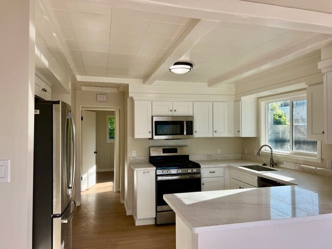 Building Photo - Lovely corner lot home in throwing distance to popular Parkside Montessori home with lots of natu...