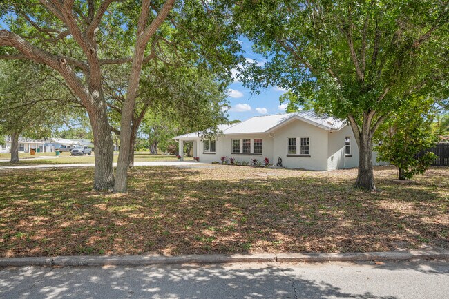 Foto del edificio - 693 Orange Blossom Dr