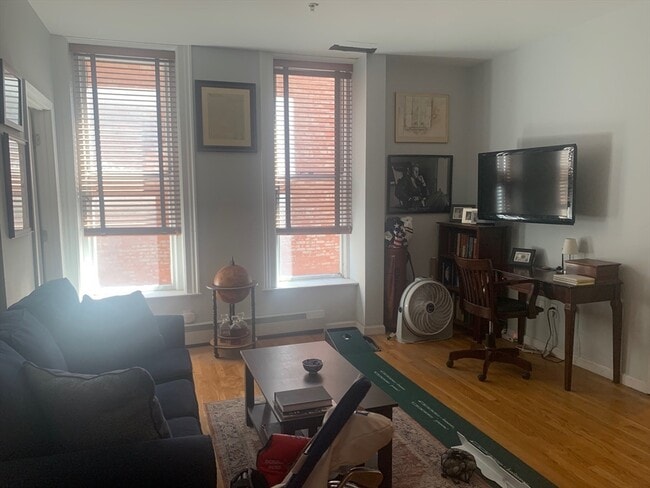 Building Photo - 483 Beacon St