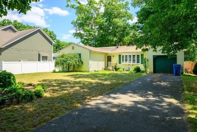 Building Photo - Fully Renovated 3-Bed, 2-Bath Ranch with Garage and Large Yard in Manchester