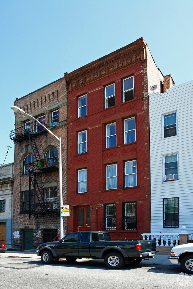 Building Photo - 225 15th St