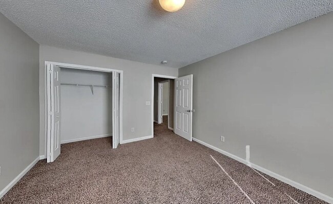 Building Photo - 3786 Longview Dr