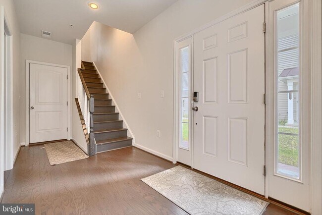 Foto del edificio - 2529 Debert Cir