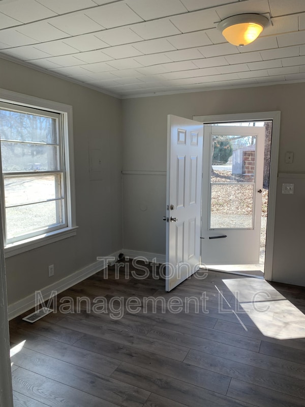 Building Photo - 317 Morris St