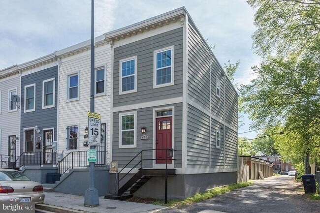 Building Photo - 635 20th St NE