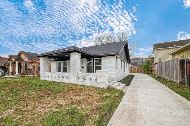 Building Photo - 4726 Pease St