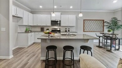 Building Photo - 72 Hughes Pl Dr