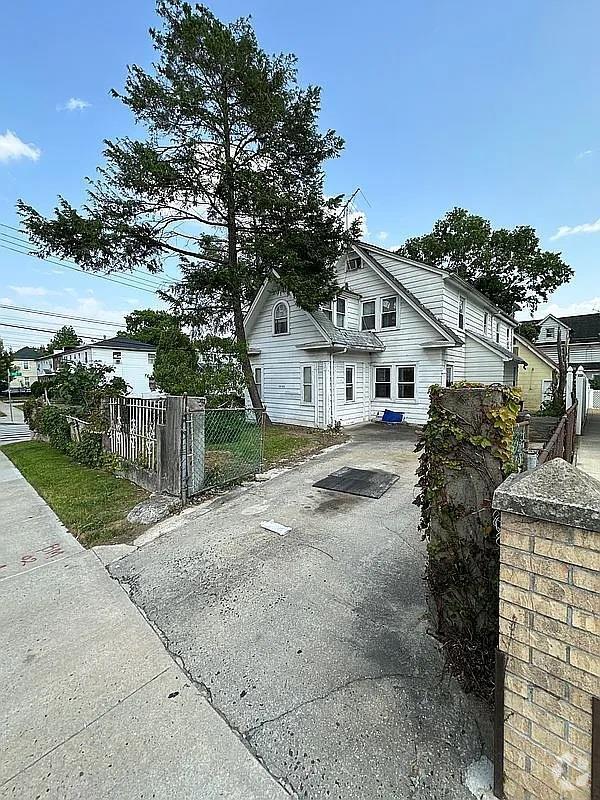 Building Photo - 197-26 90th Ave