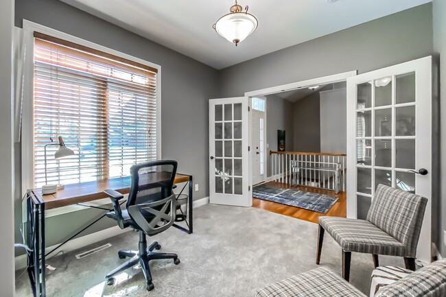 Building Photo - Warm and Luxurious 4 bedroom Executive Estate